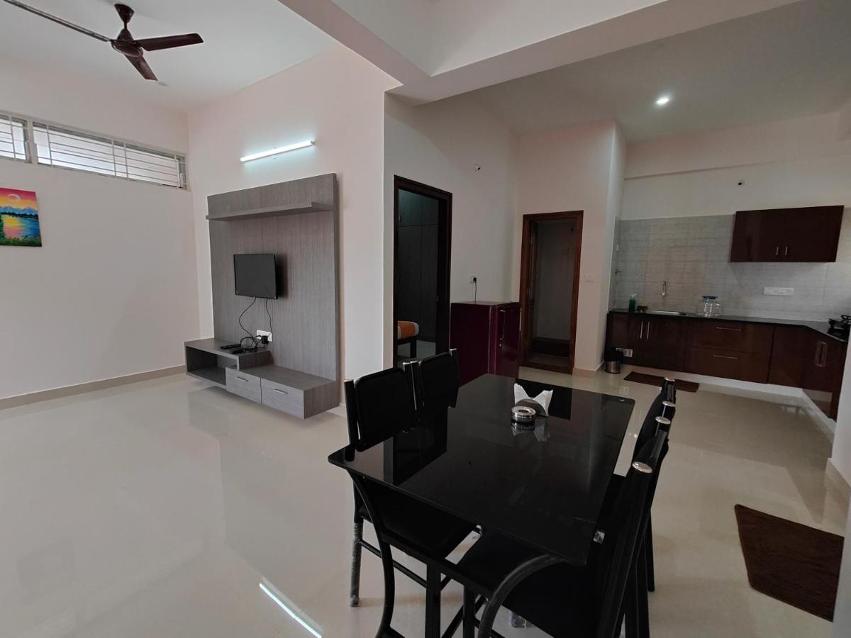 Meer Stay - Premium Service Apartments Vanivilasa Puram Exterior foto